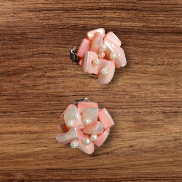 Vintage Japan Pink Clip-On Cluster Earrings With Faux Pearls & Acrylic Petals - Picture 2 of 7
